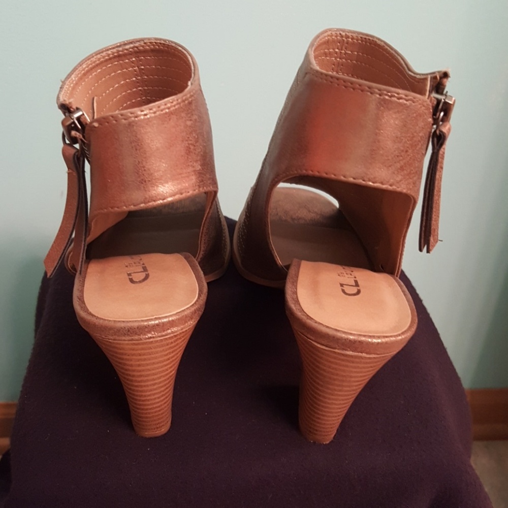 Shoes - Picture 5 of 5